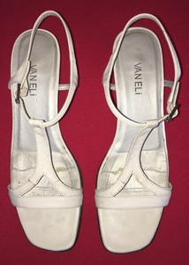 low heel vaneli sandals