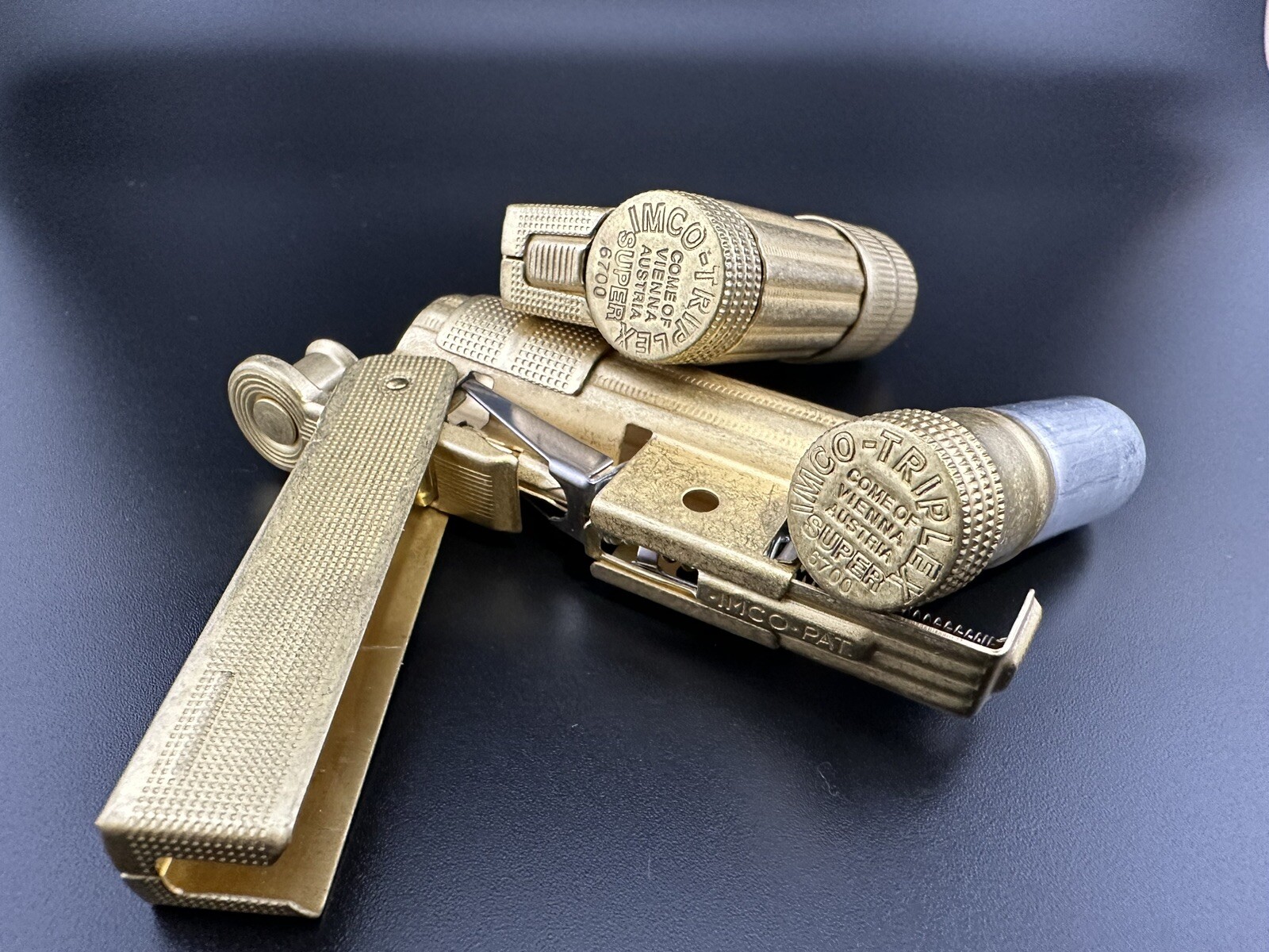 BRONZE IMCO 6700  TRIPLEX SUPER PETROL LIGHTER VINTAGE  TRENCH LIGHTER IMCO Logo