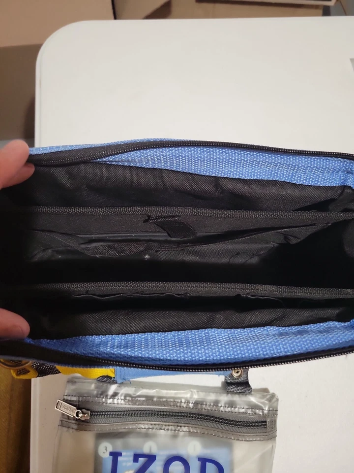 Equipaje de mano Izod Essentials. Vintage. Elegante. Elegante. Artículo personal de viaje Foto 2 de 4