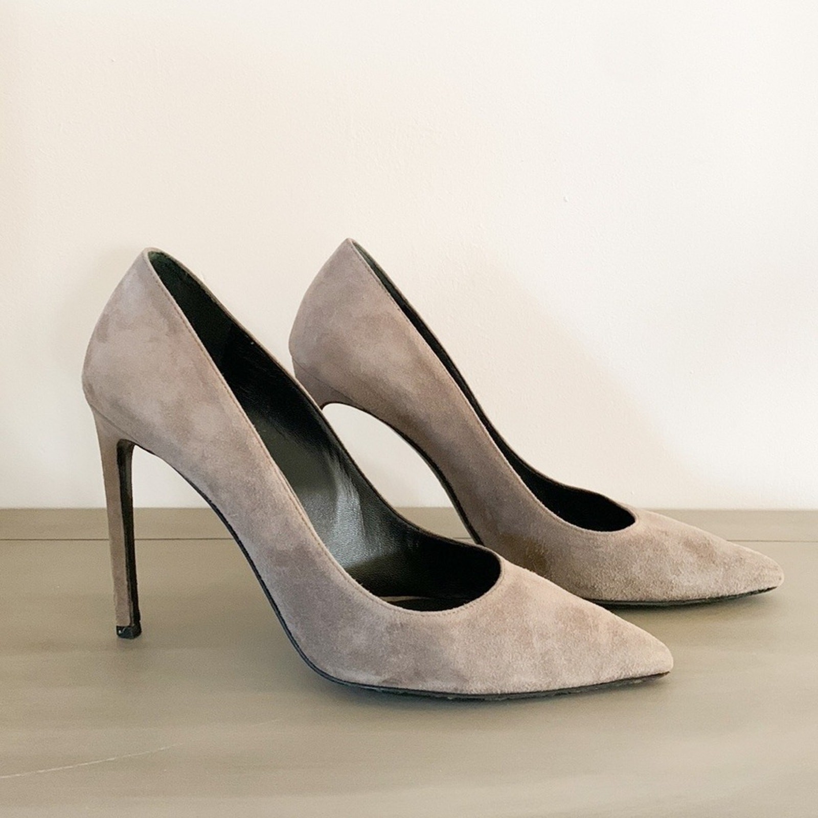 Decolte Saint Laurent grigio scamosciato a punta 39 5