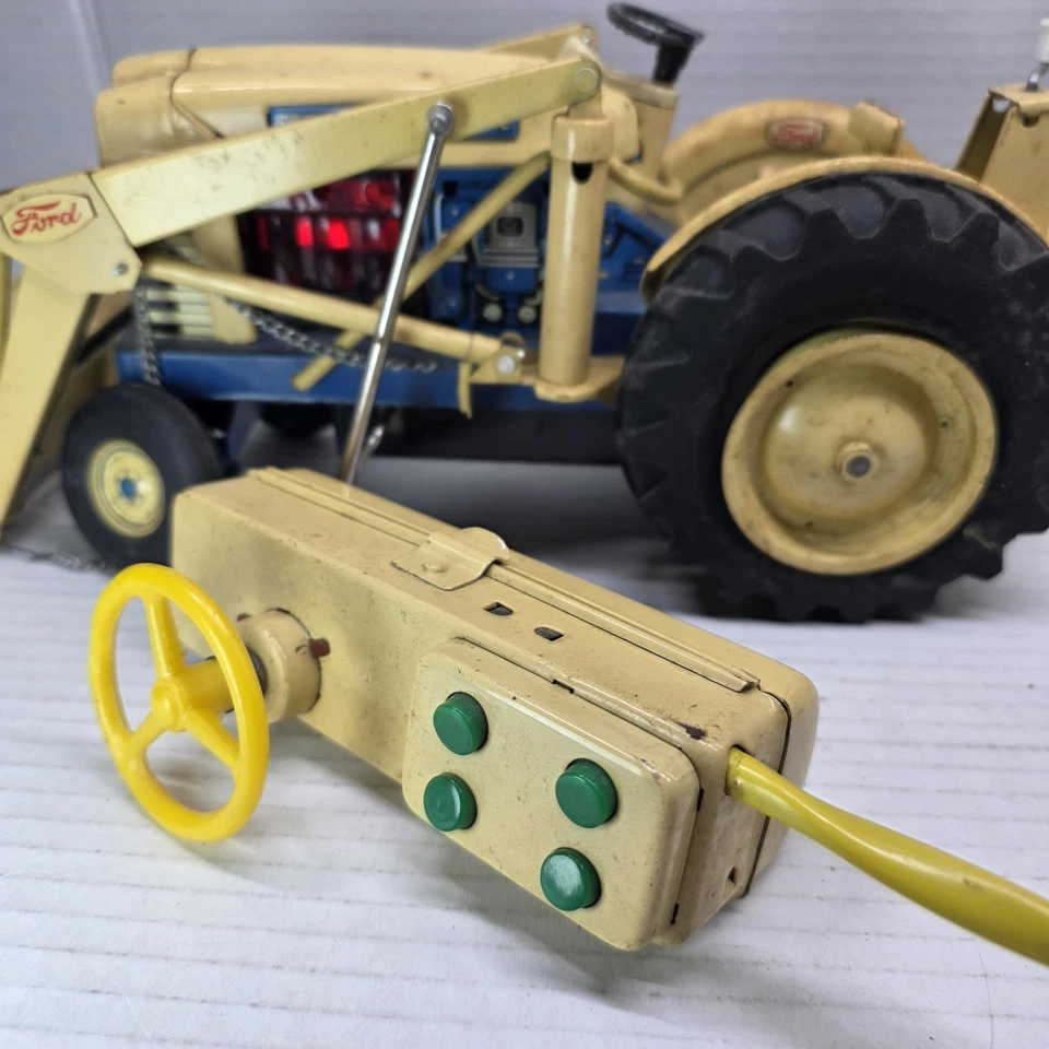 Vintage 1961 Cragstan Ford 4000 Remote Control Tractor Backhoe Loader **READ** - Image 3 of 4