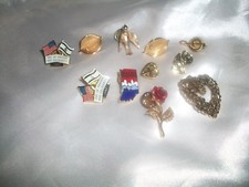 VINTAGE 11 PIECE PIN BACK & JEWELRY LOT HEART ROSE LEAF PRAYER CROSS MUSIC BIRD 