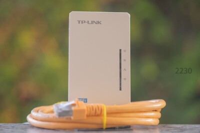 TP-LINK TL-WPA4220 500 Mbps 2 Ports 100Mbps Powerline Wi-Fi Adapter