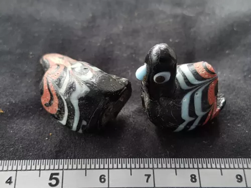 beautiful pair of rare ancient islamic bird bead pieces broken condition l33g image 3