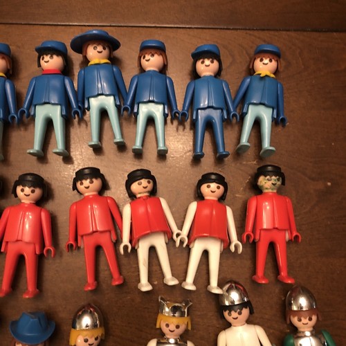 1974 Vintage Lot of 21 Geobra Playmobile Figurines Hats Scarves Weapons Flags - Picture 2 of 12