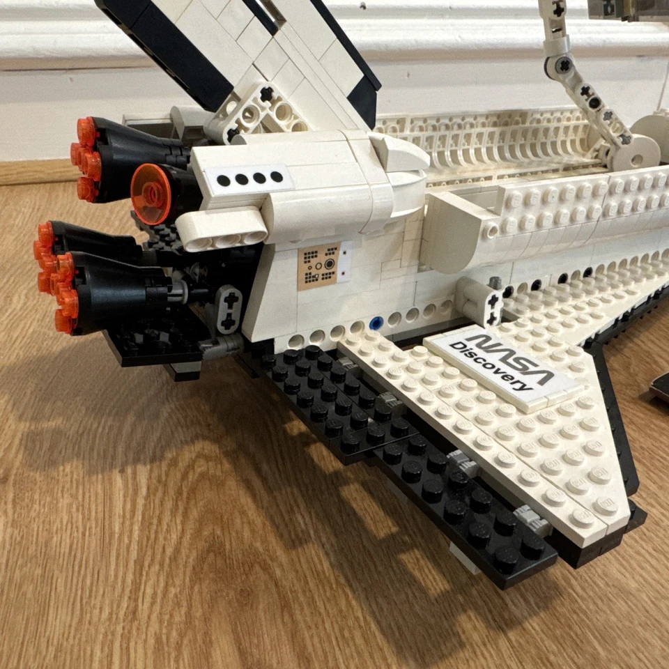 LEGO 7470 Space Shuttle Discovery-STS-31 99.99% Complete W/Instructions - Image 4 of 4