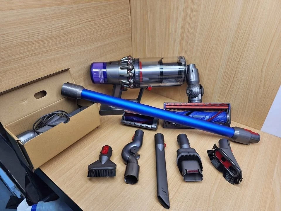 Dyson V11 Torque Drive+ Cordless Vacuum Cleaner with Extra Attachments - Image 2 of 4