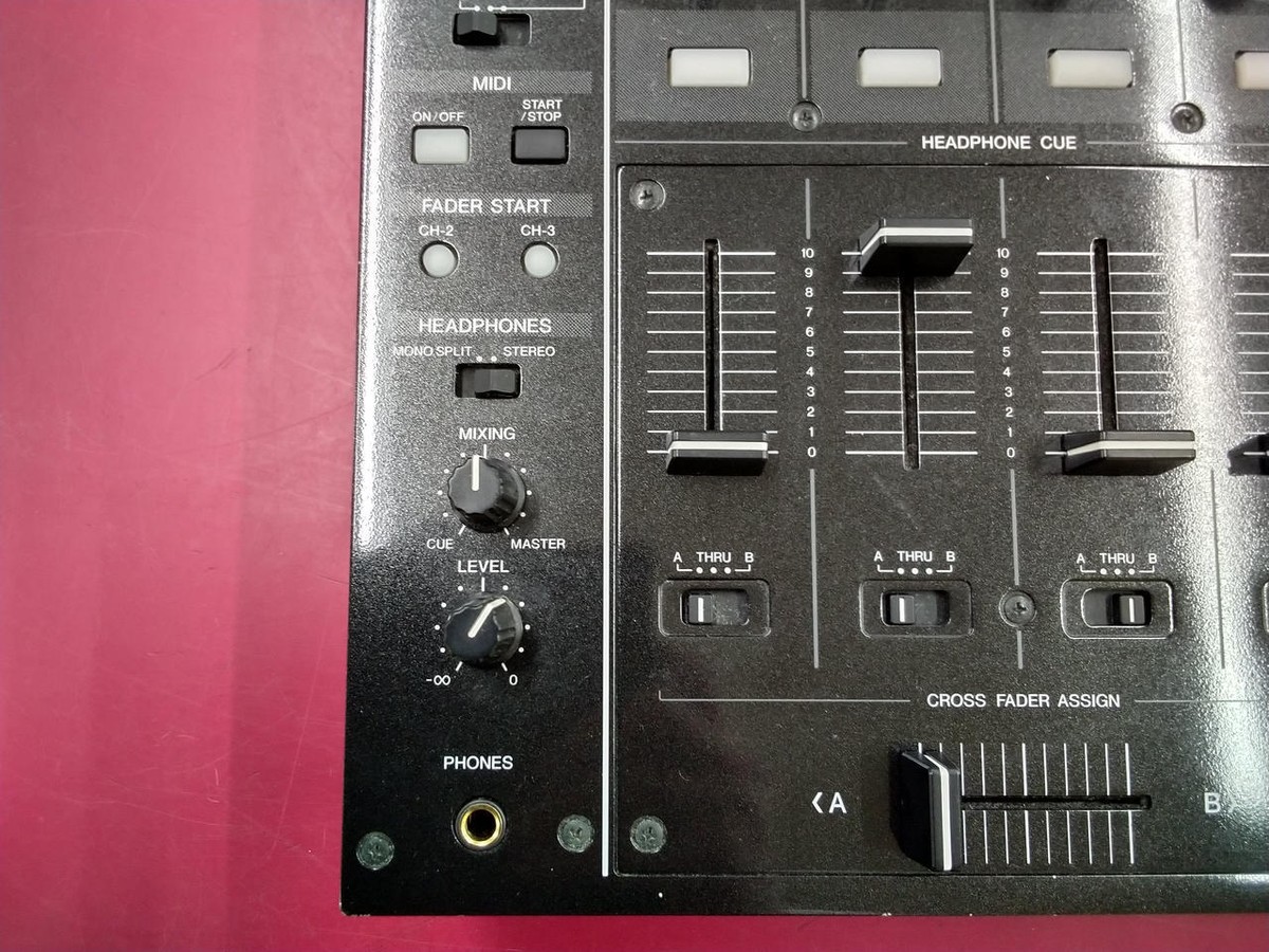 Pioneer DJ DJM-750 DJ Mixer Full Working and Excellent Pioneer DJ DJM-750 DJ Mixer Full Working and Excellent