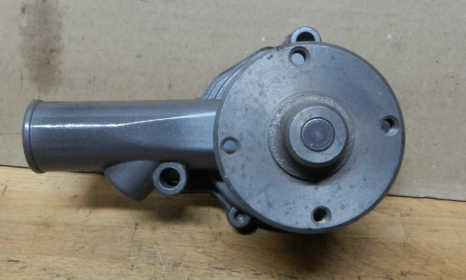 Datsun 410 411 520 521 1965-69 1,2 L, 1,3 L 4 cilindros bomba de agua nueva Foto 4 de 4