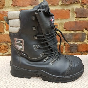 chainsaw safety boots uk