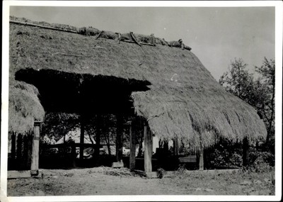Carte postale photo Stremilcze Pologne, bâtiment ouvert avec toit de chaume 2024 - 4675245