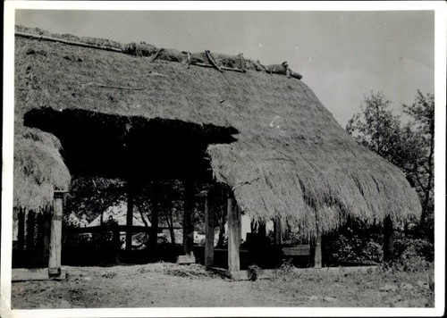Carte postale photo Stremilcze Pologne, bâtiment ouvert avec toit de chaume 2024 - 4675245