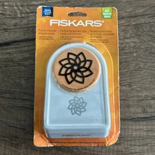 Fiskars 124000-1002 Intricate Shape Punch Petals on Point