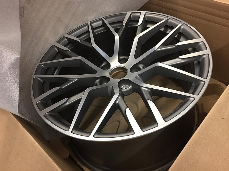 AUDI R8 & SR8 OEM GENUINE 20" GRAY MACHINED 10 Y SPOKE WHEEL AND CAPS SET ONLY