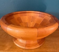 VINTAGE GORGEOUS HAND TURNED  SEGMENTED WOOD BOWL Size 9 1/2" x 4 3/4"
