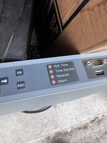 Lot 2 Meinberg Lantime M600 High End GPS Time Server - Power On - Picture 3 of 5