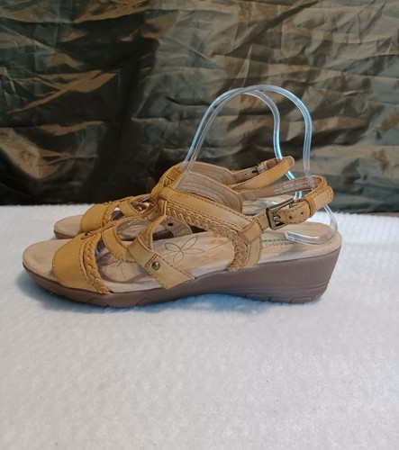 Sandalias Baretraps con hebilla de avellana con correa espuma viscoelástica amarillas para mujer EE. UU. 10W usadas - Imagen 6 de 10