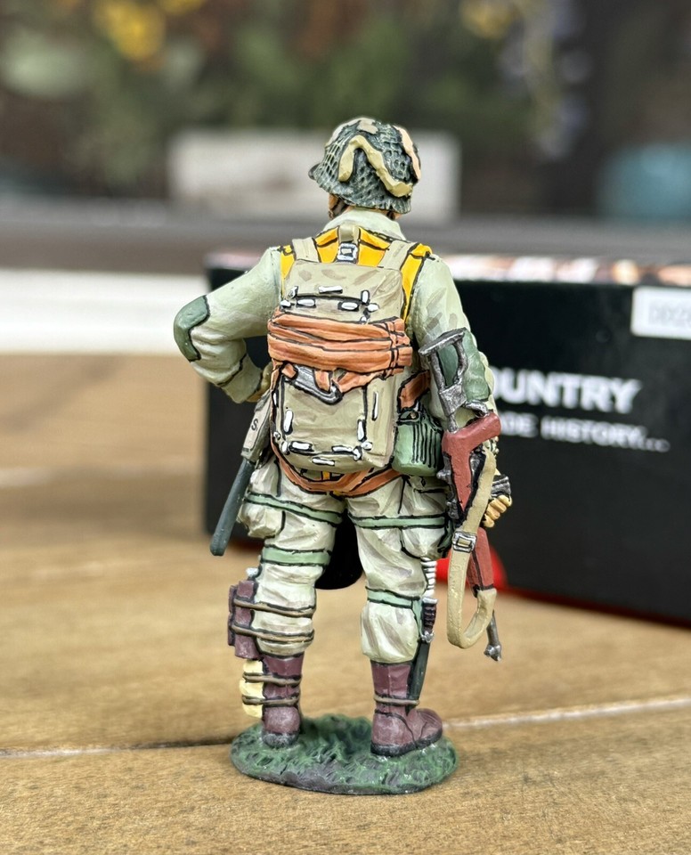 TRW199 Corporal Crouching Loading Carbine figurines et collections