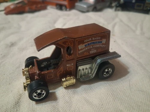 Vintage 1976 Hot Wheels Blackwall T-Totaller Brown w/Gold Base Hong Kong