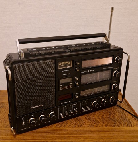 GRUNDIG SATELLITE 3400 ricevitore mondiale professionale radio d'epoca anni 70/80
