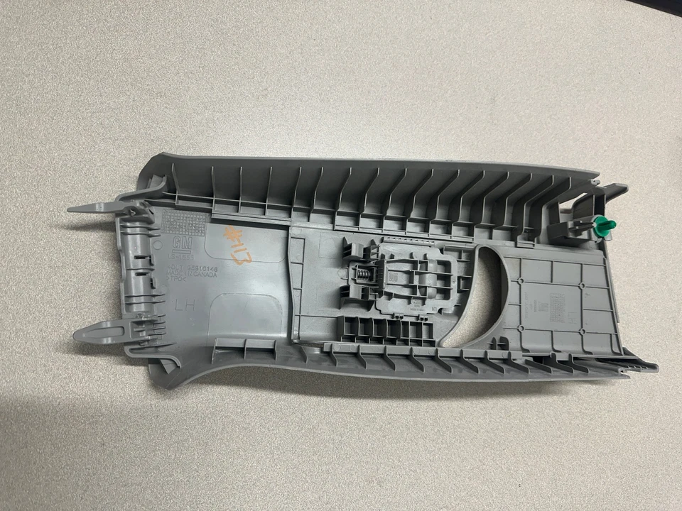 #113 - 2012-2020 CHEVROLET SONIC CENTRE LEFT B PILLAR TRIM PANEL 95910146 Foto 2 de 4