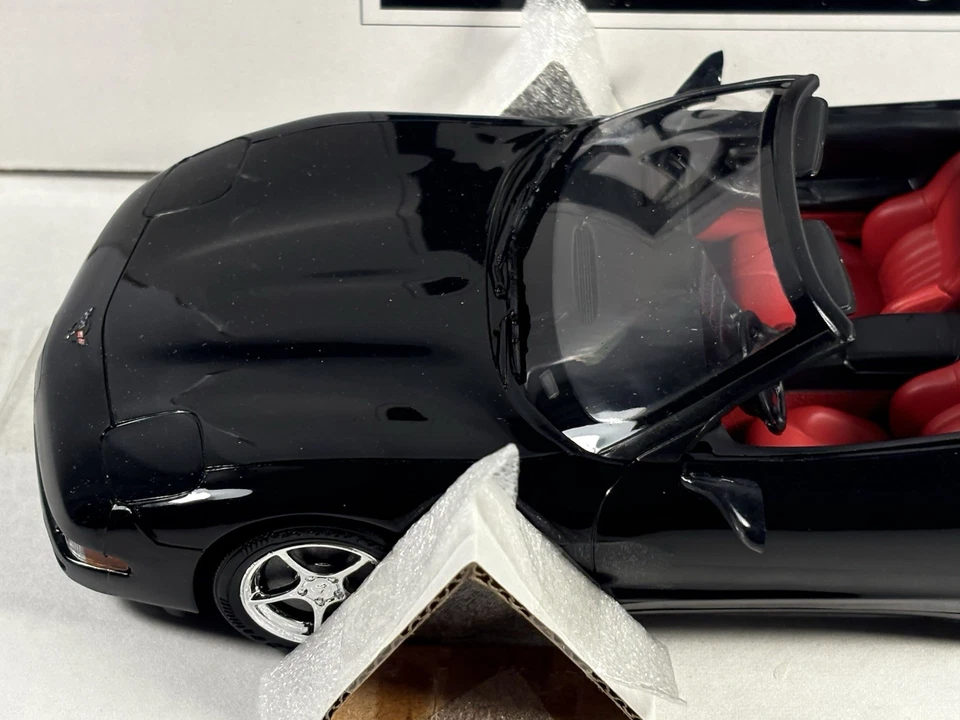 Revell 1/25 Corvette 可转换黑色和红色内部特别促销型号全新无标签 — 第 2/4 张图片