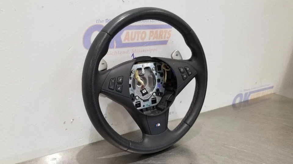 07 BMW M6 E63 VOLANTE CON MANDOS Y PALETA CAMBIO CUERO NEGRO Foto 3 de 4