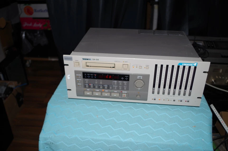 Tascam DA 88 V4 (SALE) - Bild 2 von 4