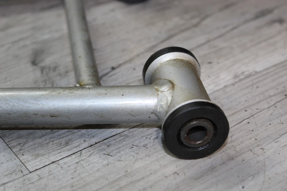 Polaris Rmk 600 700 900 2006 brazo de control delantero superior derecho  Foto 2 de 4