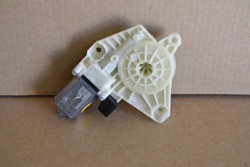 Original VW Passat 3G B8 Variant Fensterhebermotor 5Q4959801C a39319