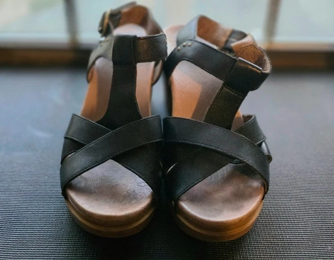 Sandalias Dansko Daniela de cuero negro con plataforma de tacón apilado talla 37 EU Foto 4 de 4