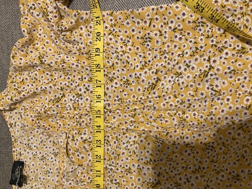 Suzanne Betro Peasant Yellow Floral Top Size 1X Bohemian Roll Tab Sleeve Vacay - Picture 5 of 5