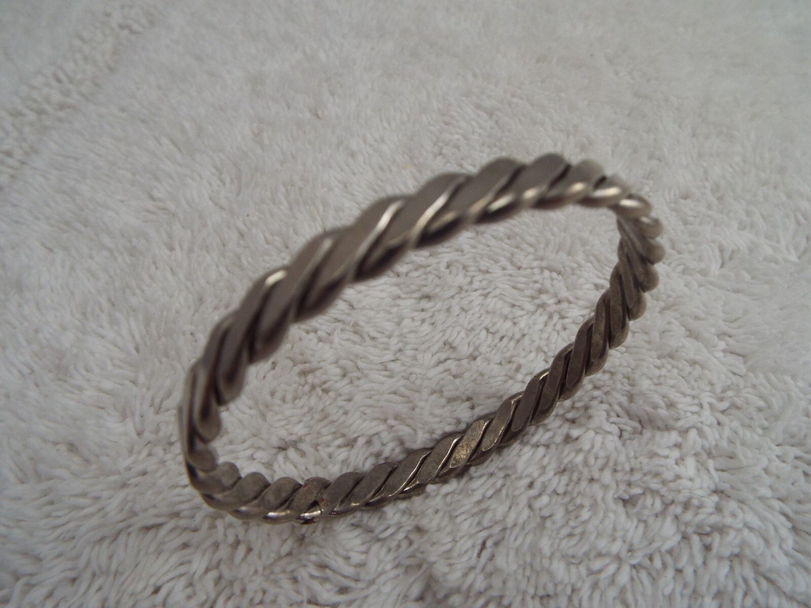 Heavy Silvertone Flat Twisted Bangle Bracelet (H1… - image 1