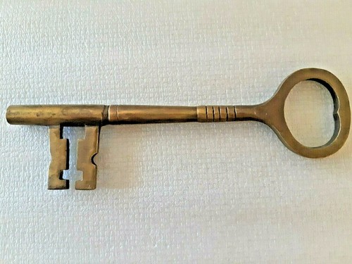 RARE OLD VINTAGE ANTIQUE SOLID BRASS LARGE KEY 6.5''= 16,5cm - Picture 2 of 6