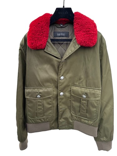 Chaqueta verde Gucci para hombre con cuello de piel de oveja roja talla 48 mediana