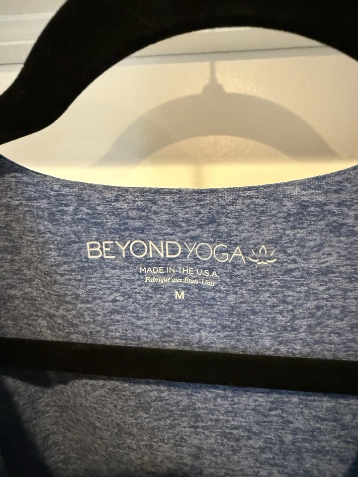 Sujetador deportivo Beyond Yoga Spacedye talla mediana Foto 2 de 3