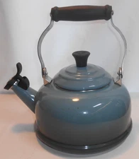 Le Creuset Whistling Demi Tea Kettle Pot Blue 1.7 Quarts NICE