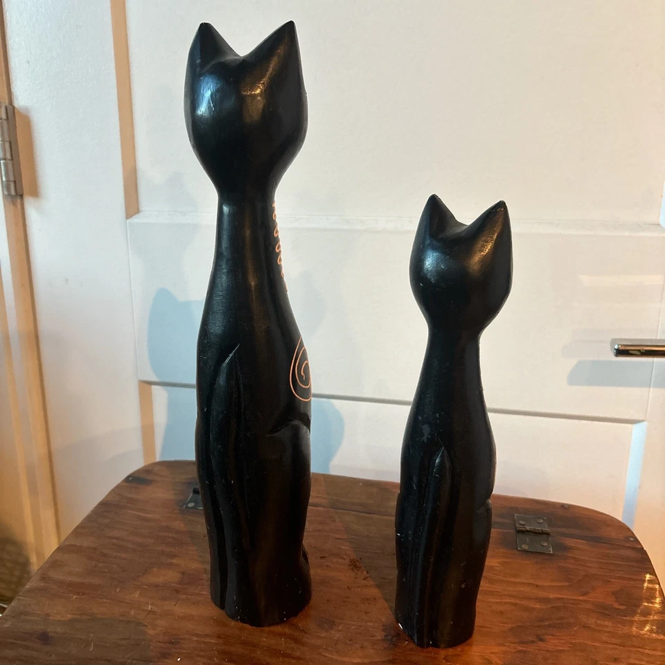 Estatua de madera decorativa vintage de gato y gatito de pie Foto 4 de 4