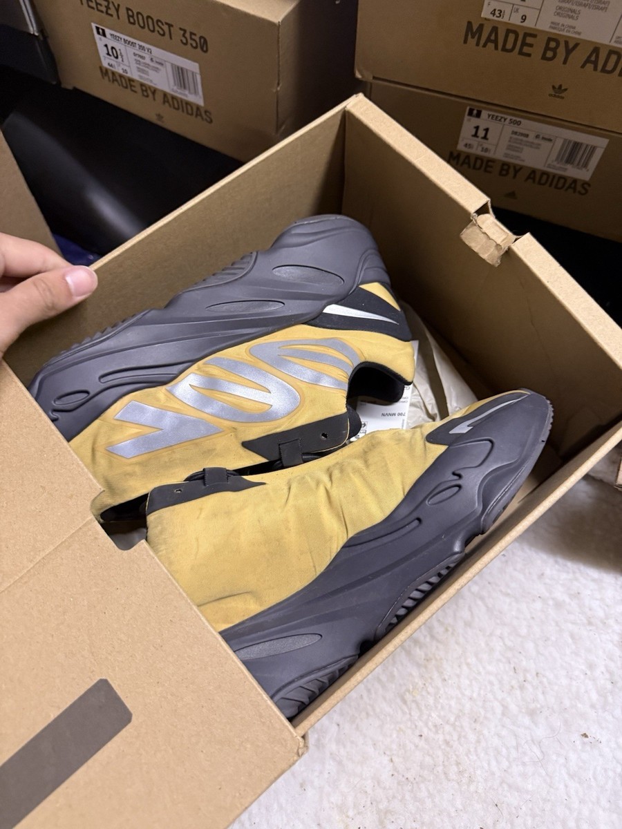 Yeezy 700 View 2