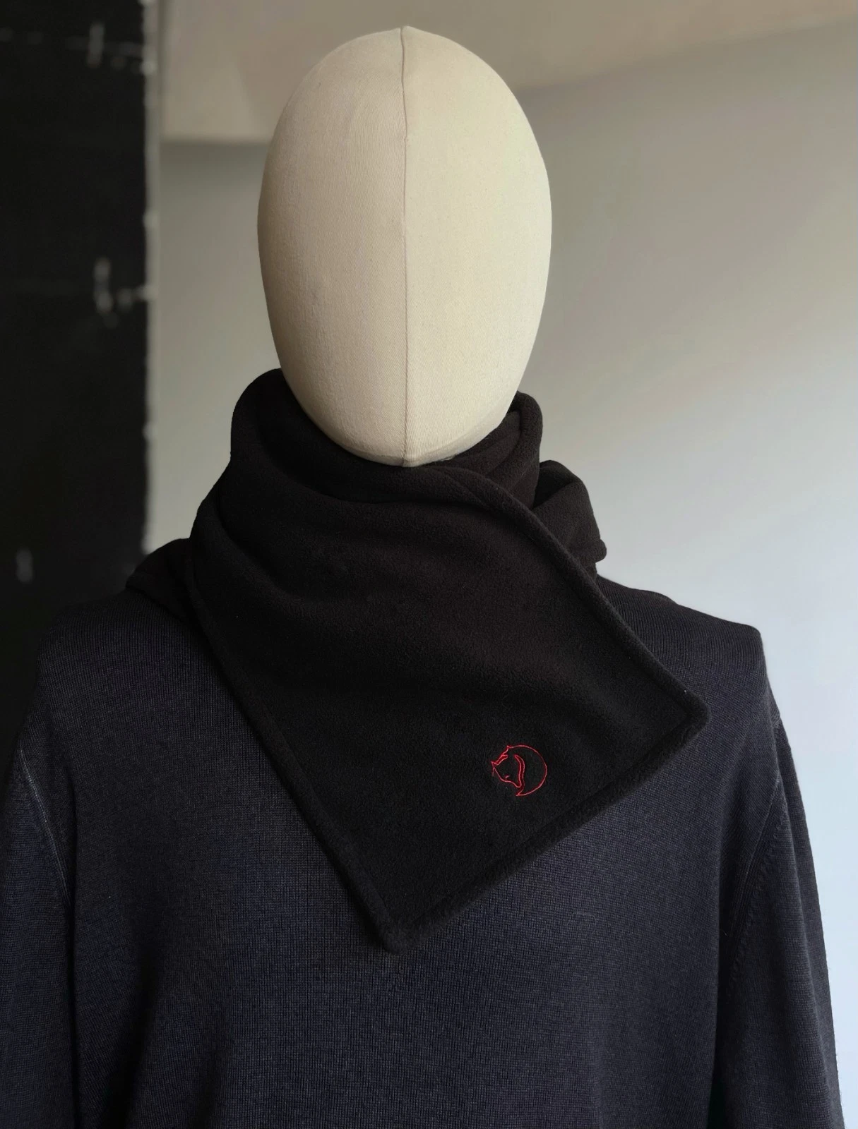Fjällräven Black Fleece Scarf Logo Warm Winter Outdoor Hiking Trekking
Opens in a new window or tab