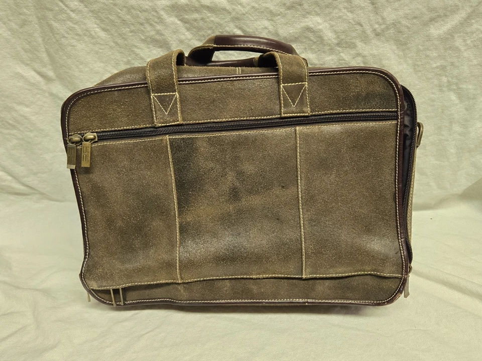 Maletín Ejecutivo para Computadora Claire Chase Estilo Envejecido - Usado: ver fotos Foto 2 de 4