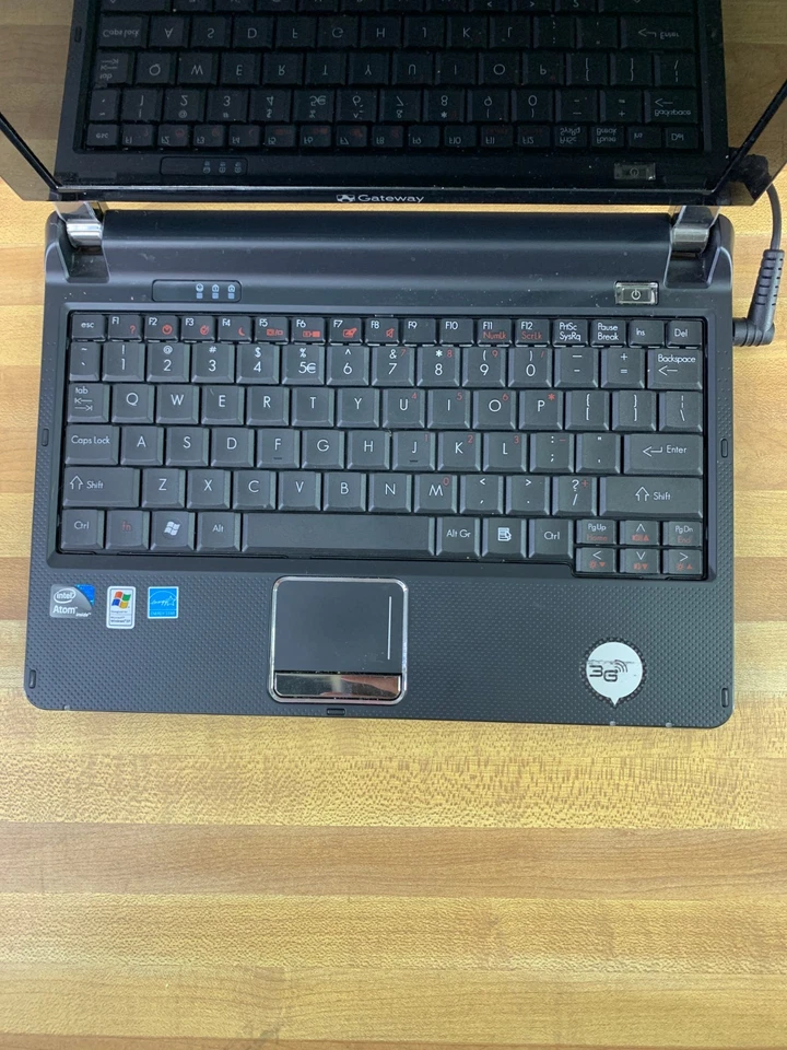 Gateway KAV60 Retro Mini Gaming Laptop Intel Atom 1.60GHz 1GB RAM (Windows XP) - Image 4 of 4