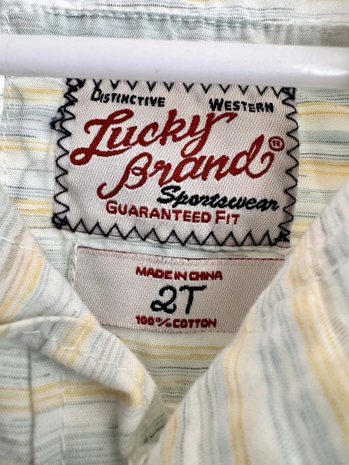 Camisa con botones de manga corta Lucky Brand para niños a rayas estilo occidental 2T Foto 2 de 4