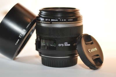 Canon EF-S 60mm f/2.8 MACRO USM lens ET-67 for EOS Rebel T8 T7 T6 T5 80D 90D 70D
