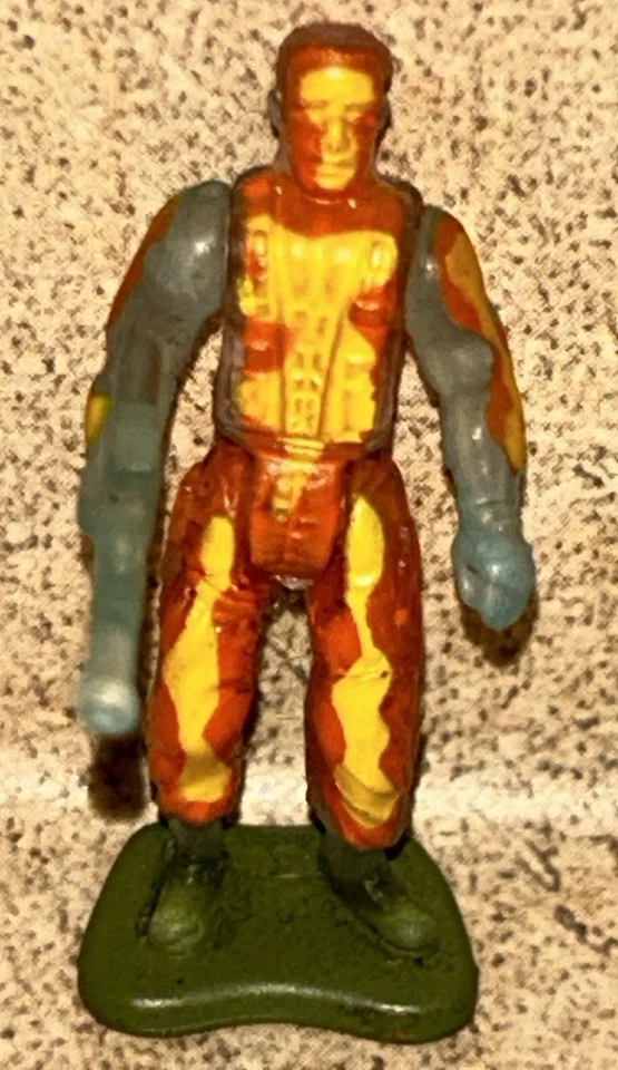 Micro Machines Predator Galoob 1996 Vintage Dutch Thermal Figure - Image 2 of 4