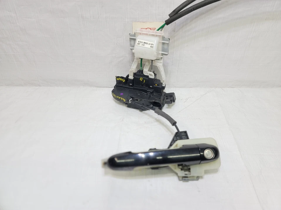 Actuador de cierre de puerta delantero izquierdo Hyundai Genesis 2013-2016 cupé con manija Foto 2 de 4