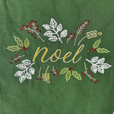Robert Stanley Home Collection Green Table Runner Embroidery Tassels 72'' x 13''