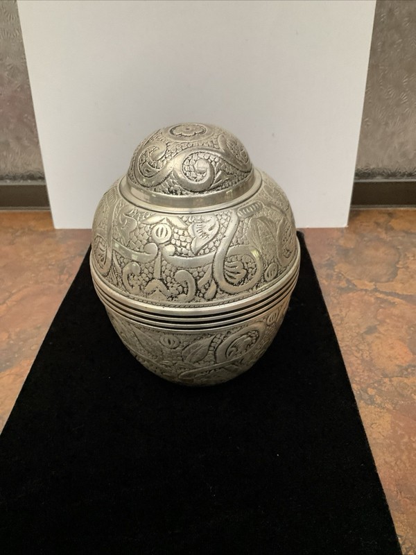Silver Embossed Medium Urn 80 Cubic Inches