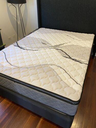 Queen size mattress - Chiropedic Bedding - Picture 1 of 7