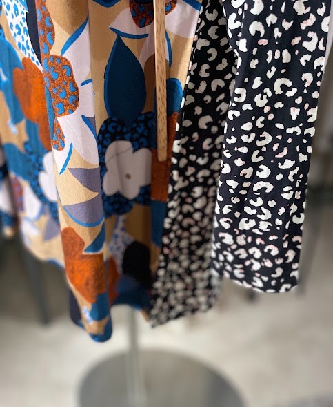 LOGO Lori Goldstein QVC Pullover Pattern Blouse R… - image 4